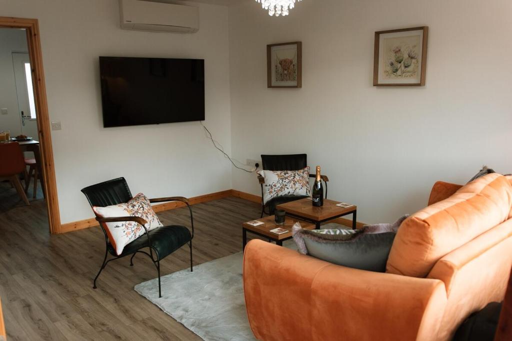 15 Queen Elizabeth Way, Kirkwall - Photo 2