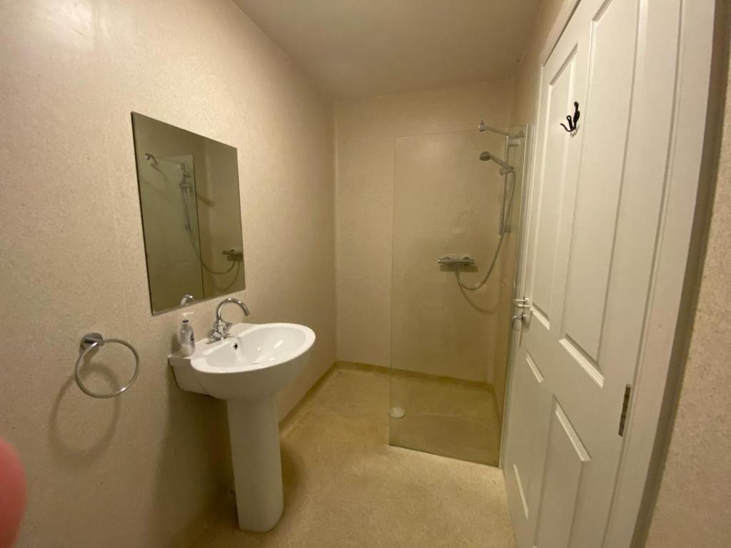 Housegarth - Photo 4