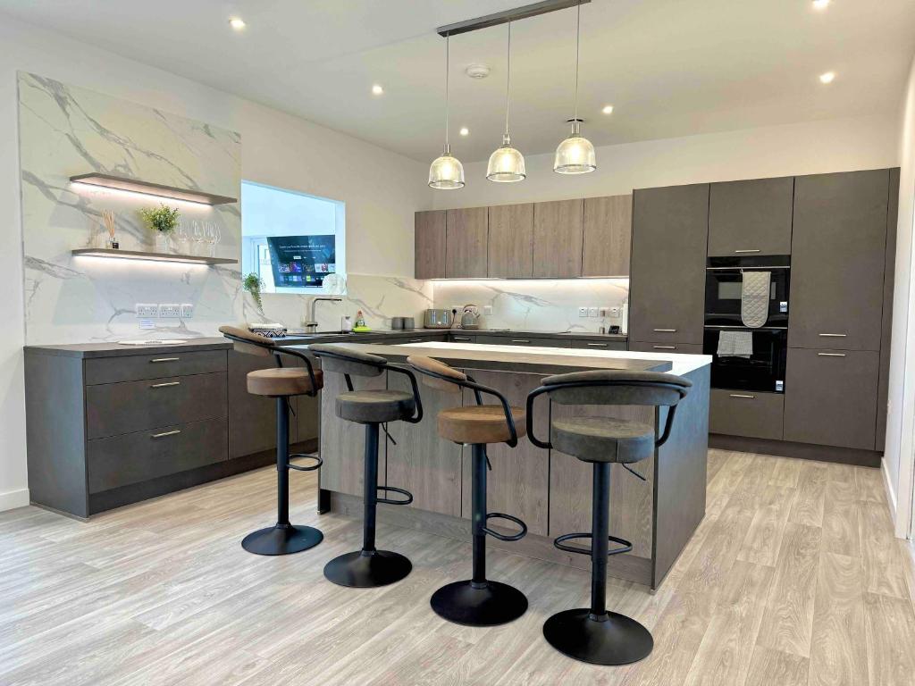 Isles View, Luxury Modern Spacious Villa in Kirkwall - Photo 5