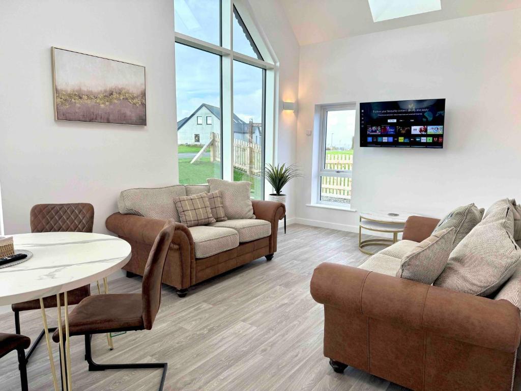 Isles View, Luxury Modern Spacious Villa in Kirkwall - Photo 4