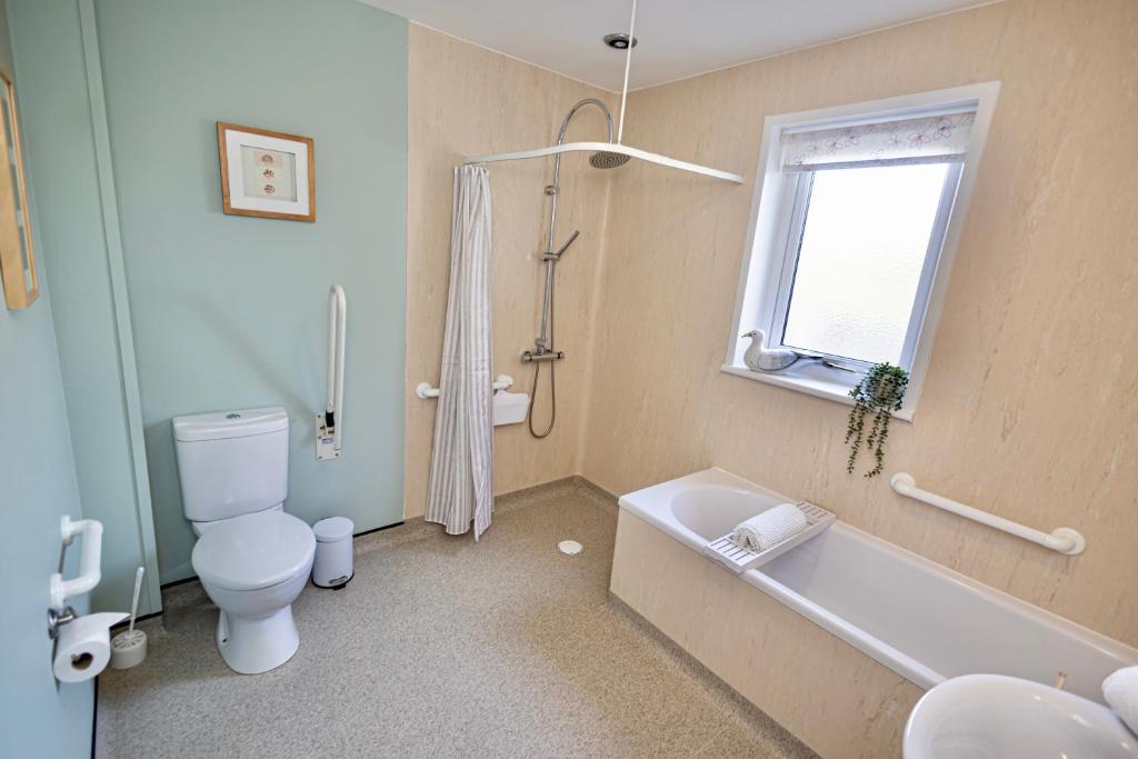 Owlswood Lodge - Photo 5