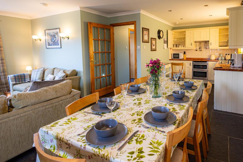 Owlswood Lodge - Photo 3