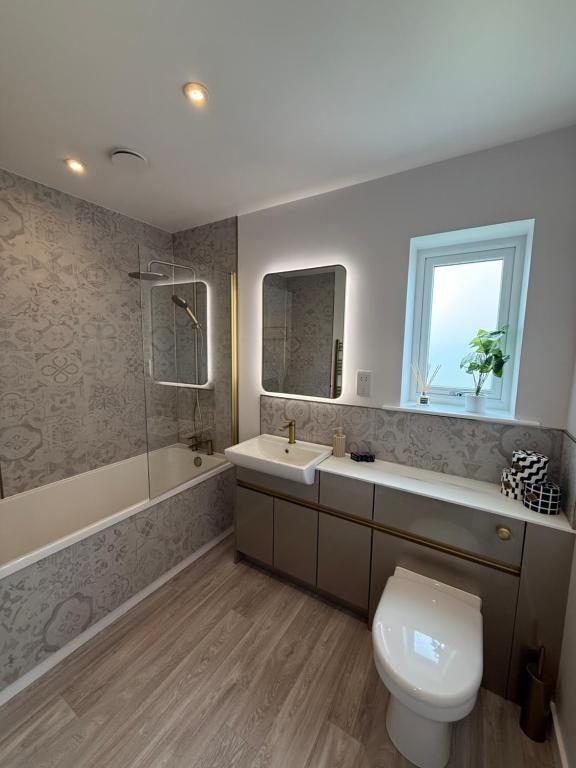Stylish Cosy Stunning View Villa in Kirkwall, Free Parking and WiFi - Photo 3